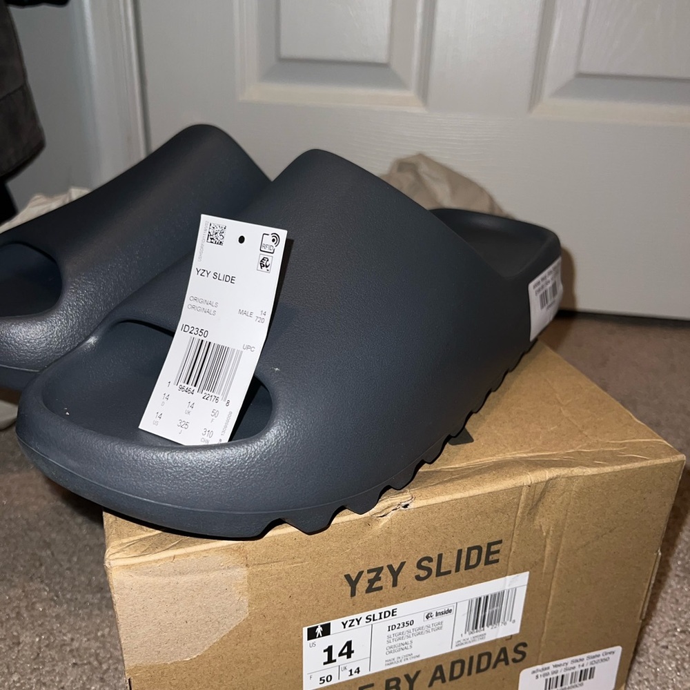Adidas YZY Slide in Gray